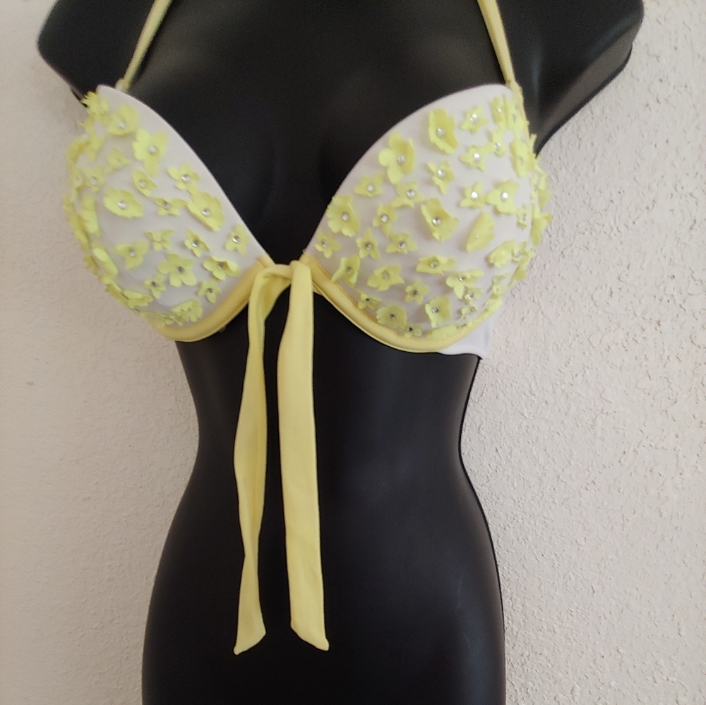 **DISCONTINUED VS 34B Bikini TOP ONLY